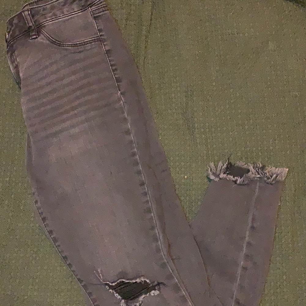 Ripped skinny jeans
